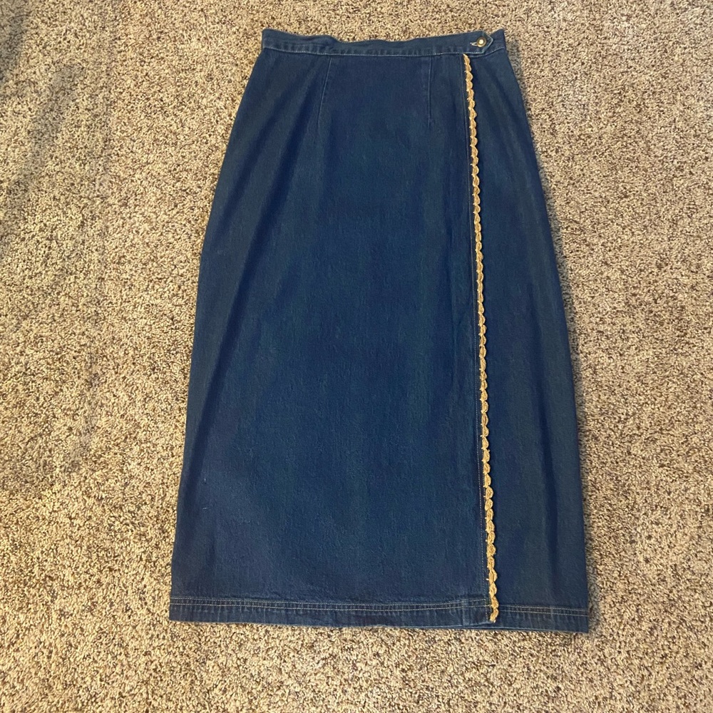 Jean outfit with maxi skirt and vest.